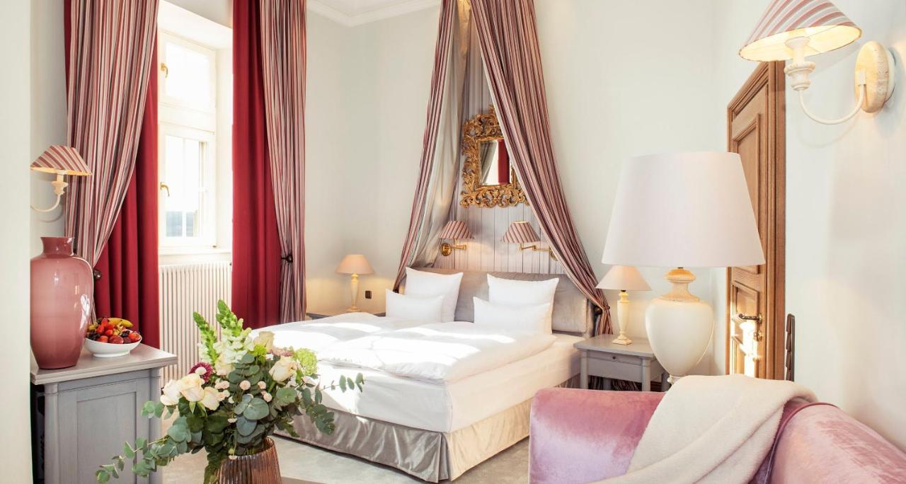 Victor'S Residenz-Hotel Schloss Berg Нениг Екстериор снимка A room at the Hotel Axelmannstein