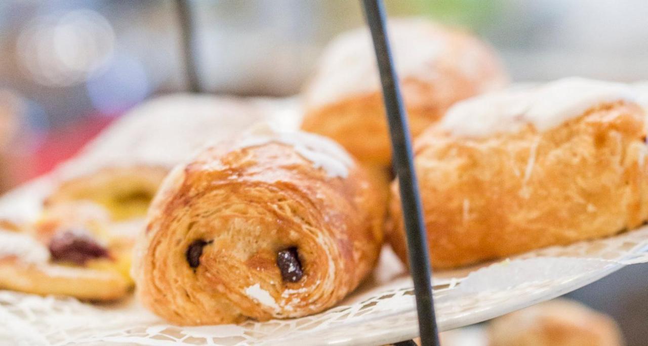 Victor'S Residenz-Hotel Schloss Berg Нениг Екстериор снимка Pain au chocolat
