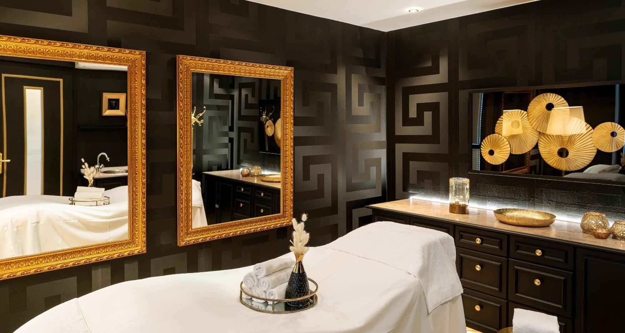 Victor'S Residenz-Hotel Schloss Berg Нениг Екстериор снимка A treatment room at the Four Seasons Spa