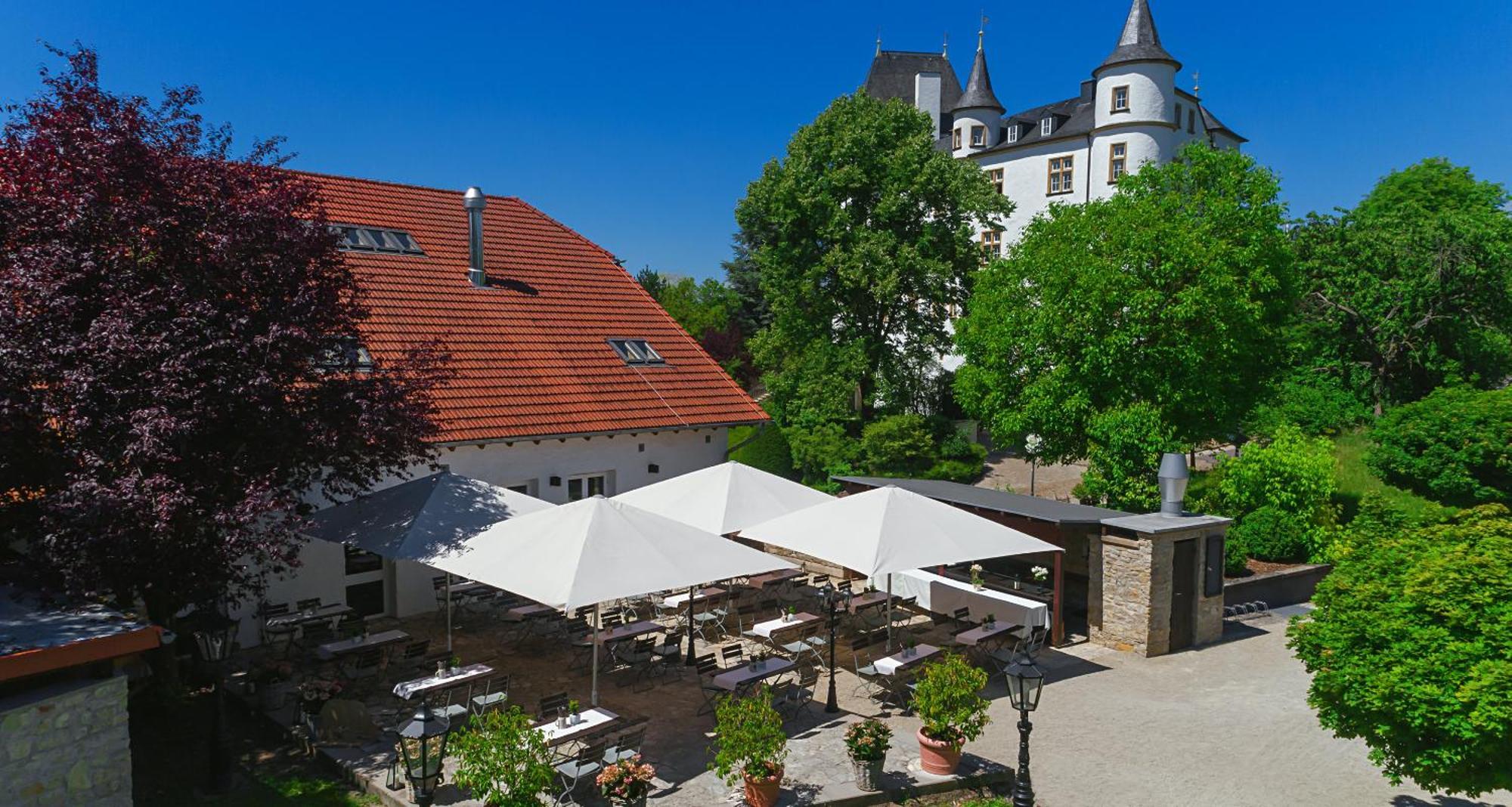 Victor'S Residenz-Hotel Schloss Berg Нениг Екстериор снимка The restaurant in the castle
