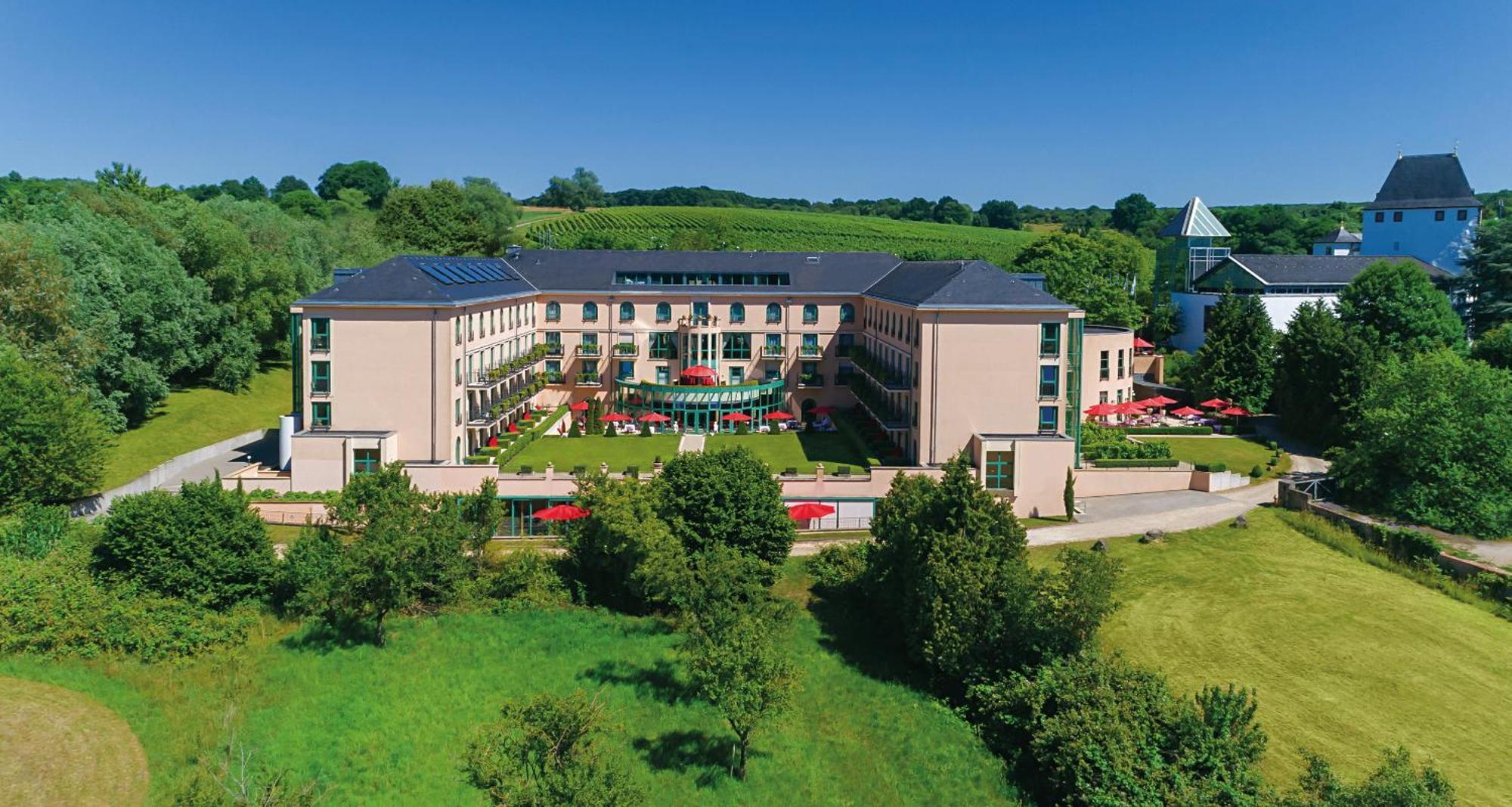 Victor'S Residenz-Hotel Schloss Berg Нениг Екстериор снимка Aerial view of the campus