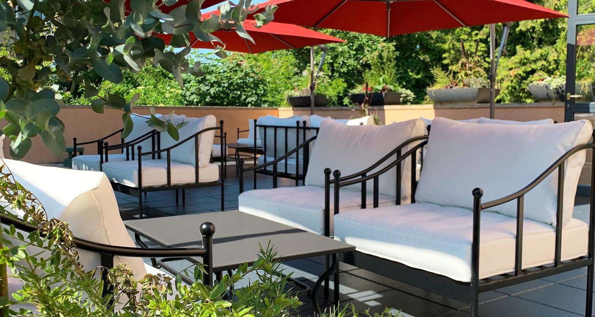 Victor'S Residenz-Hotel Schloss Berg Нениг Екстериор снимка The patio at the Hotel Valley Ho