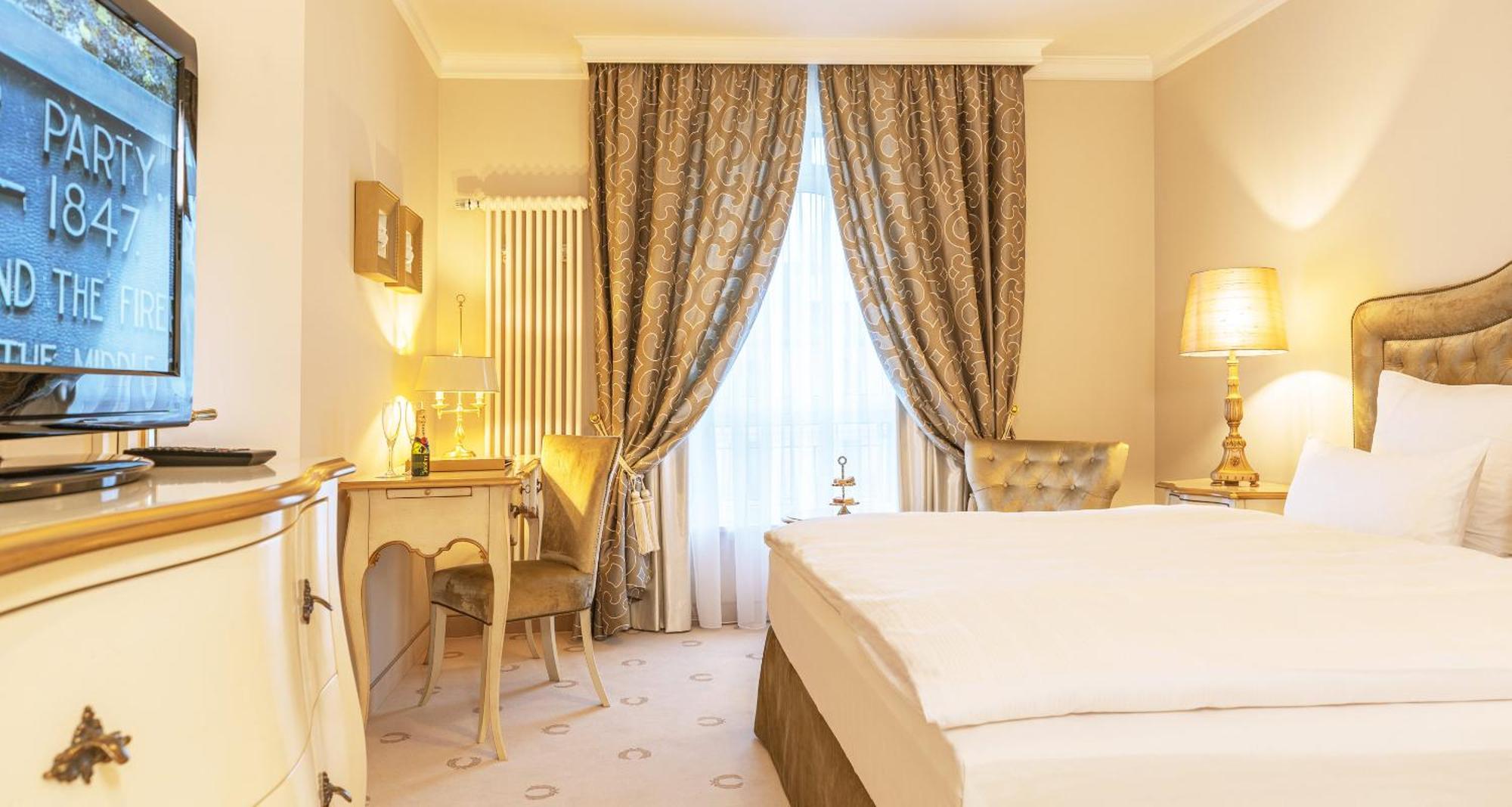 Victor'S Residenz-Hotel Schloss Berg Нениг Екстериор снимка