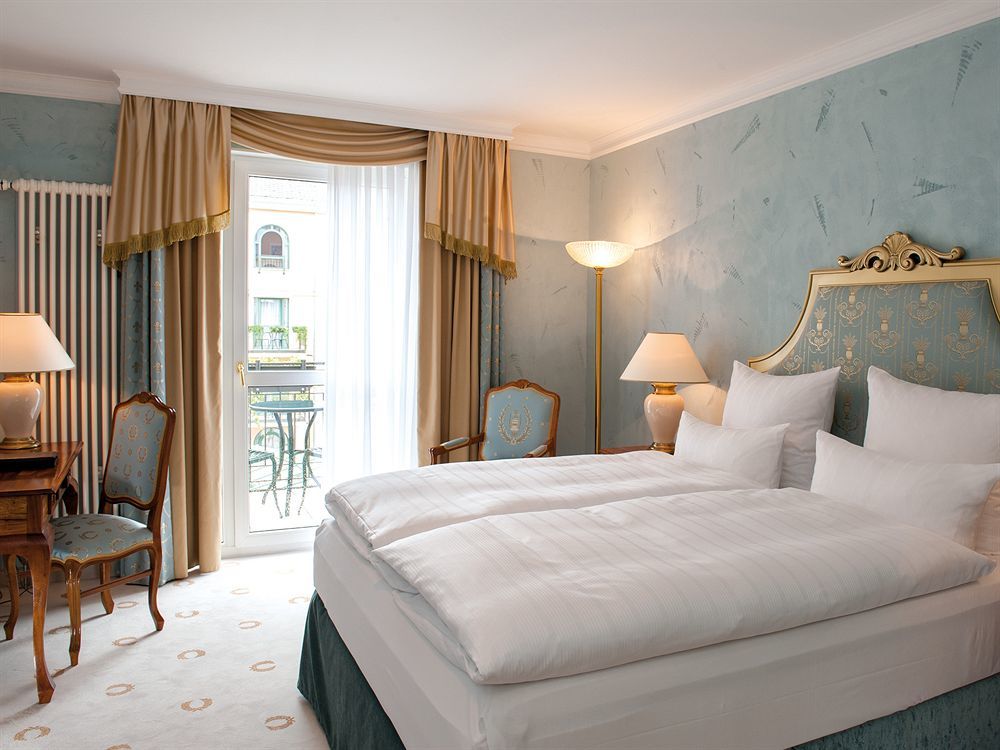 Victor'S Residenz-Hotel Schloss Berg Нениг Екстериор снимка A room at the Hotel Axelmannstein