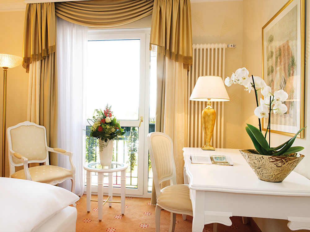 Victor'S Residenz-Hotel Schloss Berg Нениг Екстериор снимка A room at the Hotel de la Poste